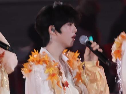 垫音和声天才 好恐怖的实力吧,sdfj知道该给谁多点儿词了不!#tf家族新年音乐会 #张函瑞 #张函瑞黄昏晓