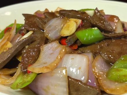 家常小炒洋葱炒猪肝,这样做猪肝滑嫩鲜香,洋葱脆爽入味,超下饭#洋葱炒猪肝 #美食教程 #跟着抖音学做菜