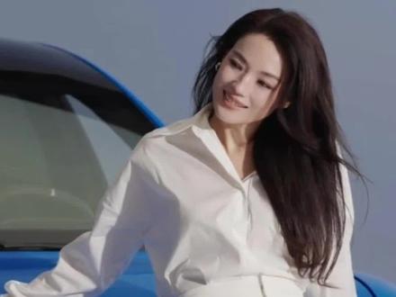 谐音梗最适配的一集,这个代言人很权威了#舒淇苏炳添代言小米新SU7