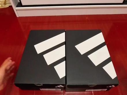 如何分辨#阿迪达斯 真假#Pro4 ,求大神指点。