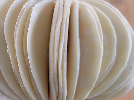 擀饺子皮,这样和面,3分钟擀30个,放2天,仍新鲜还不粘连