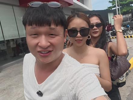 很开心国内的朋友来菲律宾看望我,也庆幸好哥们认识了一位菲律宾女孩,促进中菲友谊,哈哈哈。下期更精彩#菲律宾#海外生活