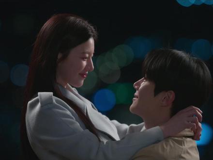 《爱情怎么翻译?》第十二集:顶级女星的惊天秘密 真正的爱情,或许不是帮你挡住全世界的黑暗,而是陪你走进黑暗,然后紧紧牵着你的手,一起走向光明。#影视解说 #韩剧解说 #抖音精选 #爱情怎么翻译 #金宣虎