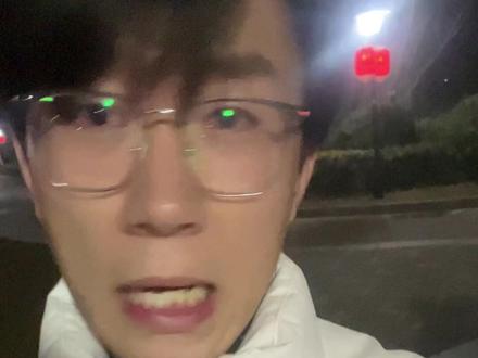 河南话表示心爱的人heart ball,心爱的宝贝,简称“信球”❤️#河南人算是把方言玩明白了 #河南话 #大参考喜财 #英语到底是不是河南话演变的 #看到最后 #河南 #河南方言 #信球 #6馍 #英语和河南话到底啥关系