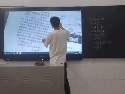 #智慧黑板 今年各学校新建了智慧黑板,黄老师根据教师实际情况,做了培训视频,使用同批次的老师们都可以看,互相学习,共同进步#岳阳 #学校 #同城 #教师 #老师