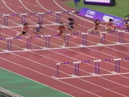 林雨薇皮肤被晒黑!腹肌不逊于奥运冠军,吴艳妮单挑日本国家队 #林雨薇 #吴艳妮 #跨栏 #短跑 #田径比赛