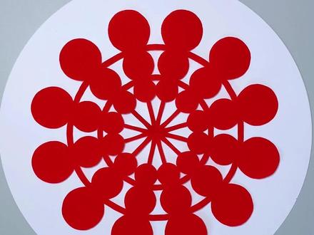 画3个圆,剪好看的糖葫芦窗花!非常简单,和小朋友一起试试吧!#亲子手工 #剪纸 #窗花 #元旦手工 #新年手工