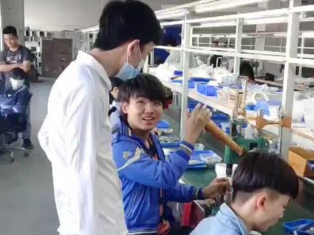#抖音热门推荐 网红“农村扛把子”第2天的工作状态,能量满满哦 #袁哥在长安 #打工人加油 @农村🍀扛把子