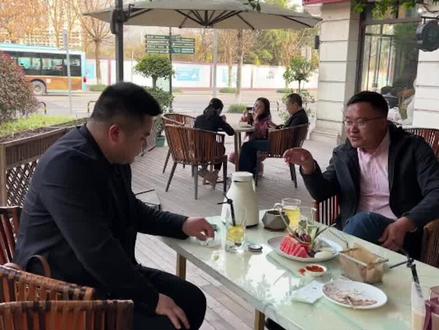 很喜欢大哥对我说的一句话:事物的发展都是螺旋式的上升和波浪式前进,道路是曲折的,前途是光明的。你有多努力,就有多特殊!感谢大哥的开导!我会更加努力💪