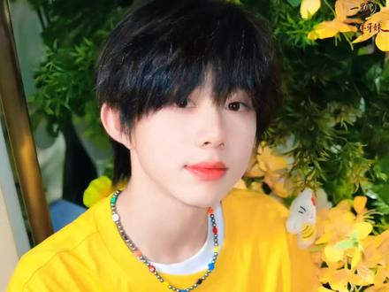 “清源……真的没有下学期了吗……”#陈奕恒#中奕萌仔