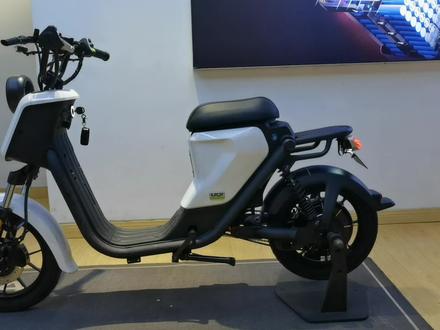 小伙看到一辆4000多电动车,小牛新款U1D,16A锂电,值得入手吗?