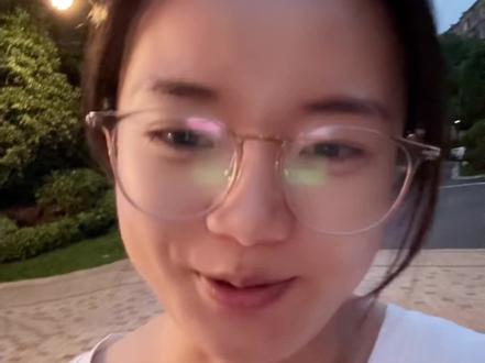 因为他们更早就去找了那件喜欢且复利的事儿! 昨天写了一篇关于人生赚💰分两个阶段,今天对于为什么要这样分类,有了更加深刻的理解。人生最贵的不是💰,而是复利开始的太晚。#复利#人生复利#复盘#顿悟#个人成长