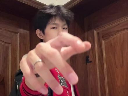 跳了一个小时emm#劳史摇#Achock棒球服