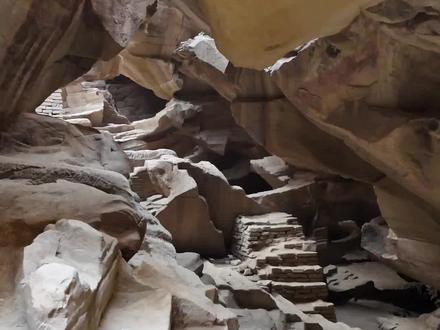 今天给朋友们讲解济源版埃及金字塔--
磨石洞游玩保姆攻略 #磨石洞 #洛阳周边游#济源周边一日游 #徒步