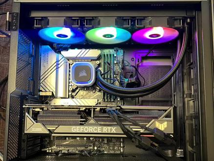 【13900K+4080】游戏高端主机
【CPU】Intel 13代 i9 13900K盒
【散热】海盗船H150i RGB 360水冷黑
【主板】华硕PRIME Z790-P DDR5
【内存】海力士素条 D5 5600 16G*4 64G
【显卡】华硕TUF RTX4080-O16G-GAMING
【固态】WD西数SN850 1TB M.2 PCIE4.0
【电源】海韵额定850W GX850金牌全模组电源
【机箱】爱国者K1 灰