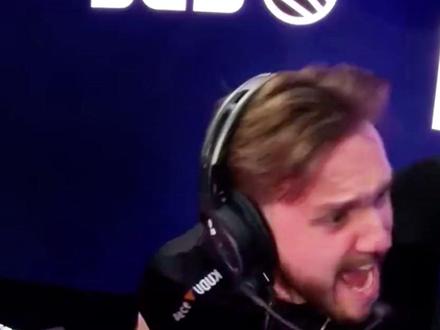 猎鹰2比0战胜绿龙,donk泪洒布达佩斯,宣布带薪加盟小蜜蜂 #donk #cs2 #niko #布达佩斯Major #绿龙vs猎鹰