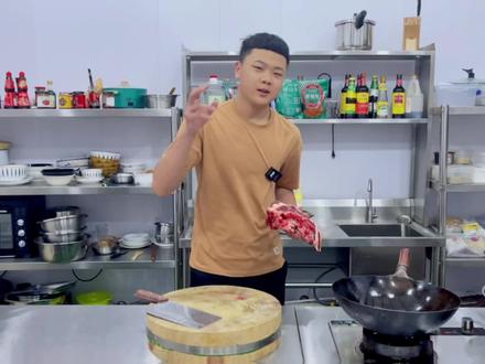 牛腩和鲍鱼的新吃法,牛腩炖鲍鱼的制作过程分享给大家,麻辣鲜香,非常下饭的一道菜 #美食 #鲍鱼做法