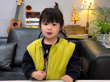 #马年新春仪式感 3岁娃的美育启蒙真的太香了!
今天安排了超火的马赛克小马手工,成品直接美到我心坎里~
✅准备材料
小马模型+白粘土+马赛克小方块+胶水
简单几样,娃自己就能玩半天!
✅制作步骤
1.用白粘土把小马全身铺满
2.让宝宝自己挑选彩色小方块
3.一颗一颗贴上去,自由配色超治愈
全程锻炼:
专注力|精细动作|色彩审美|耐心培养
贴完的小马摆在家里当摆件,艺术感直接拉满!
我家娃全程自己动手,成就感爆棚~
亲子时光不费妈,还能悄悄做美育,太值了!
#亲子手工 #亲子美育 #新年仪式感#新年手工