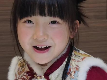 挑战给女儿编100款发型,第六款新中式侧盘鸡毛编发,新年元宵给宝贝扎起来吧#儿童编发 #女童编发教程 #日常儿童编发 #儿童编发教程 #真实生活分享计划