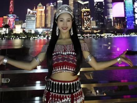 🔥4元封神|云南人在沪轮渡极限往返
2块去陆家嘴,2块回外滩🌊
不用门票|不用排队|江景全包
🚢路线:金陵东路↔东昌路(东金线)
💰总价:4元往返,扫码即走
⏰时间:7-22点,15分钟一班
🌃18点后亮灯,夜景绝美
云南人穷游魔都|平价出片天花板
#上海2元轮渡 #外滩小众打卡 #云南人在上海
