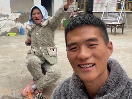 翻唱比原唱都好听的歌 2c252c88bab867de258337d0f228ae22~tplv-dy-resize-origshort-autoq-75:330.jpeg?x-expires=2001384000&x-signature=OYoSpLG50LP2X%2FII%2FeIgxSQEsp8%3D&from=3213915784&s=PackSourceEnum_AWEME_DETAIL&se=false&sc=cover&biz_tag=pcweb_cover&l=20230606122527DBFA486E8983A7571F36