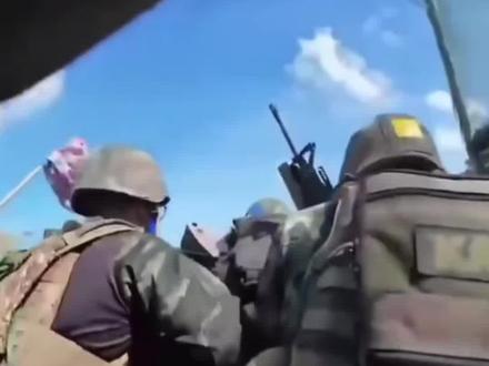 画面公开:泰军成功收复“500高地”并完成安全部署#今日泰国#泰国中文社