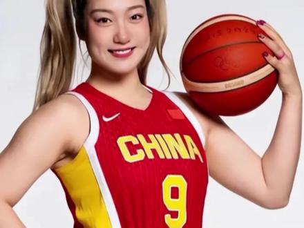 李梦9号球衣易主:张子宇能否承接荣誉?宫鲁鸣决定刺痛球迷情怀 女篮荣誉九号易主,舍弃功勋老将李梦,宫鲁鸣年轻化改革掀争议潮。九号战袍易主引热议,张子宇空降传承号码,球迷痛惜李梦功勋被忽视。李梦经典九号易他人,少年张子宇扛起战袍,宫鲁鸣用人决定惹满屏不满。国篮九号号码生变动,告别核心功臣李梦,草率更替寒了老球迷初心。#女篮李梦 #李梦中国女篮核心球员 #张子宇 #中国女篮 #为国争光中国女篮