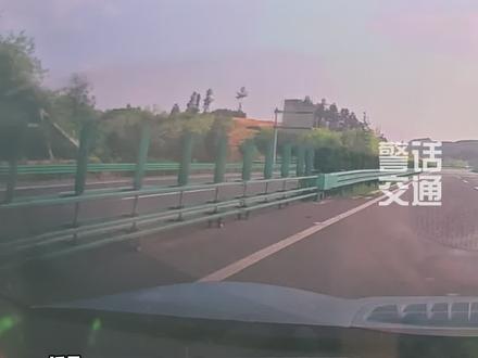 依赖智能辅助跑高速,结果嘭的一声,只能要事故买教训了#智能辅助驾驶 #刮擦#安全出行