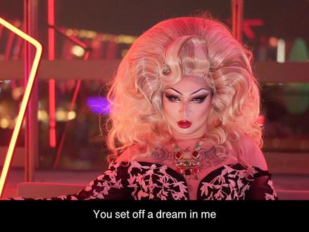 从小被骂到大,17岁变装皇后声称“美丽才是最好的报复!”#变装 #舞台妆 #小众群体#人物 #纪录片 @DOU+小助手 @DOU+上热门