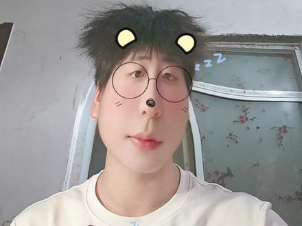 ✅ 准备材料(缺一不可!)
本人身份证原件+复印件
录取通知书(新生)/学生证(在校生)原件+复印件
家庭经济困难证明(村里/社区盖章,模板学校会发)
监护人身份证及户口本(首页+本人页+监护人页复印件)
一张本人名下的银行卡(建议四大行,记得激活)
✅ 申请步骤(分线上+线下)
1. 线上注册
打开「国家开发银行助学贷款信息网」,点「学生在线服务系统(生源地)」,注册账号(选“生源地贷款”),填基本信息
2. 填写申请表
登录后点「新增贷款申请」,填学校信息、贷款金额(本专科生每年最高12000),提交后下载打印申请表
3. 线下办理
带所有材料和申请表,去户籍所在地的教育局学生资助管理中心,和监护人一起签字确认,工作人员审核通过后会给你一个合同和受理证明
4. 到校登记
开学后把受理证明交给学校资助中心,学校会录入系统,贷款会直接划到学校账户~
小贴士
贷款期限最长22年,毕业前还利息,毕业后开始还本金,别逾期影响征信!
✨每年续贷可以线上办,不用跑回老家,超方便
有问题直接打当地资助中心电话,或问学校辅导员
祝大家顺利申请,安心上学#助学金申请