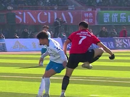 阿勒泰队VS兰州队 超稳停球+脚后跟传球丝滑小连招 #喀什杯 #足球 #新疆足球