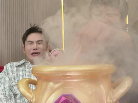 给阿姨玩一玩带魔法的玩具