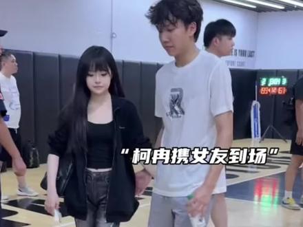 柯冉女友小鱼不愁回国与柯冉在北京重逢,终于短暂结束了三个月的异地恋!#柯冉#小鱼#柯冉杰苏尔vs一帆赖益烨