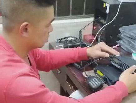 分享一个,建伍对讲机怎么样手置调频的视频,如果用得着的可以看看,#建伍对讲机 #现场实拍 #全国发货欢迎合作 #诚信经营 #原创视频