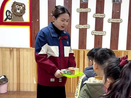 老师发新年礼物不公平,孩子生气告状.... #区别对待 #新年礼物 #家园沟通 #幼儿园