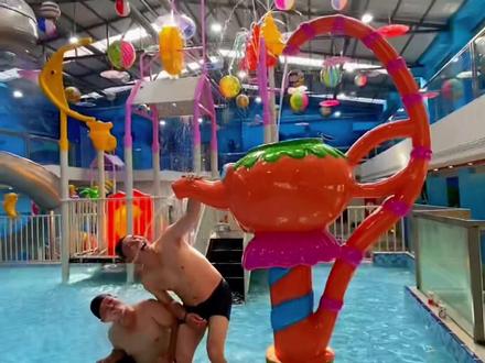 #抖汝州#途客中国水乐园:你没看错,这就在汝州市区的中心地带·老大厦里面。这里包含:住宿·洗浴·汗蒸·四季恒温水乐园·泳池·少儿体能·少儿培训·足疗按摩·头疗采耳等项目的综合性会所……