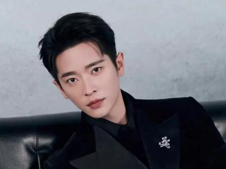 丞磊同款香水来啦!!! #丞磊 #丞磊的人夫感 #丞磊夏侯澹 #丞磊成何体统 #丞磊丞磊