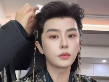 润铭2.8直播
不愧是千岁爷,颜值太顶了#刘润铭 #刘润铭短剧 #短剧演员 #短剧演员推荐 #我给老家送年货