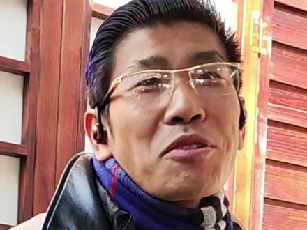 张半仙复盘3月19日大盘:金融板块回暖 机构看好券商银行配置窗口
3月19日,沪指午后探底回升,收盘报4006.55点。银行、证券板块逆市走强,工行、建行、农行等涨幅超1%。
针对券商板块年初以来的低迷,华泰证券分析主要受四因素影响:核心宽基ETF持续净赎回形成资金压力;政策导向趋稳压缩板块弹性;增量资金偏好高弹性方向,对券商配置低;市场对其增长持续性存有顾虑。但华泰证券认为,板块估值与仓位已处历史低位,资本市场中长期向好趋势未改,当前正是战略布局良机。建议关注优质低估头部券商、受益地区产业优势的中小券商及区域性并购重组机会。
银行业方面,中国银河指出,行业正步入结构优化、模式转型与估值重塑的关键阶段,看好政策、基本面与资金面多重向好带来的配置机遇。华源证券认为,大型银行具备红利价值与高股息防御性,同时可关注财富管理业务强的股份行及盈利确定性较强的优质区域银行。
多家机构推荐关注工商银行、农业银行、招商银行等标的。#边缘话题 #上海市自媒体