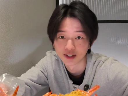 100斤男大学生勇闯必胜客自助大测评,疯狂嚼嚼嚼,嚼到腮帮子痛#创作者中心 #创作灵感 #美食 #大学生 #必胜客