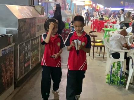 不到新疆,不知中国之大;不到图木舒克,不知夜市之热闹,有空,一定要来一次大美新疆#图木舒克 #图木舒克夜市 #热闹的一条街 #夜市烟火气