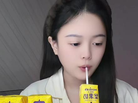 喝不惯纯牛奶的都去试试这个!#荷乐士坚果牛奶 #每日坚果奶