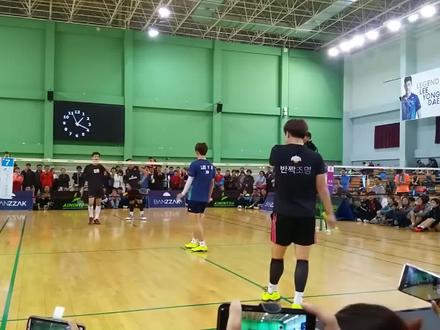 低视角:有古健杰和金沙朗两大活宝在,这场表演赛充满了欢声笑语 #羽毛球 #金沙朗 #古健杰 #表演赛