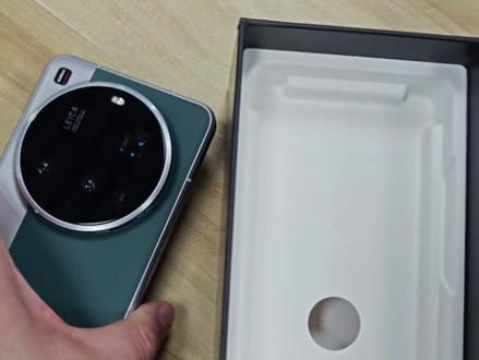 小米15ultra松柏绿拿下,到手就更新最新版本,我看怎么个事儿#小米15ultra #夜神 #三星hp9 #手机 #数码科技