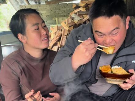 老老公在外面干活辛苦了,给他做好吃的,嘎嘎好吃