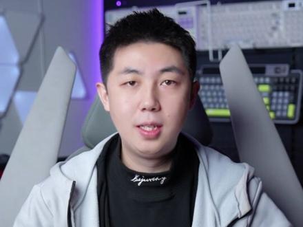 一边打游戏,一边刷抖音!左右双屏教程来喽#雷鸟显示器 #雷鸟q7 #桌搭 #电竞房 #双屏