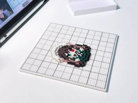 是谁会不喜欢拼可爱小女孩呢
#拼豆图纸 #拼豆#手工