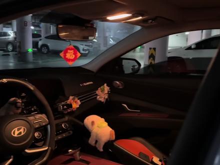 伊兰特车内阅读灯,因为原车都是黄色的很暗,可以装白的车内质感提升了,教程很多车友想自己动手更换,非常的简单哦看完这个视频你就会了#每天一个用车知识 #伊兰特#阅读灯