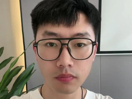 铭记历史爱我国防征文怎么写?三步写出一等奖,班主任都说牛! 你还在苦想‘铭记历史爱我国防’怎么写?别急!三步教你写出感动评委的满分征文,一开头就让人泪目!”
“第一步,开头必须有画面感!比如:‘炮火撕裂长空,历史的硝烟还在耳边回响……’要让人一秒代入那个热血年代,再抛出主题,比如——唯有铭记,才能守护。”
“第二步,中间可以讲一个红色故事,比如抗战英雄杨靖宇、卫国戍边的陈祥榕,再加上你自己的感受:‘他们用生命铸就和平,而我,要用热血守护祖国的每一寸土地。’情绪起伏,才能打动人心!”
“第三步,结尾别喊空话!最好结合现实,比如‘在新时代国防教育课上,我第一次摸到了95式步枪,那一刻,我明白了:强国必须强军,爱国就要爱国防。’然后表态——从我做起,铭记历史,强我国防。#爱我国防征文 #征文 #征文怎么写 #铭记历史爱我国防征文 #演讲稿