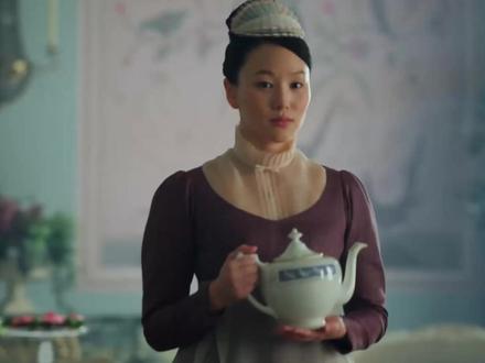 《布里奇顿》第四季8:少爷情陷家里女佣,楼梯间动情拥吻后失言 #布里奇顿第四季 #美剧 #新剧来袭 #爱情 #英剧